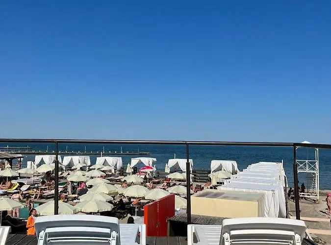 True Man Beach Hotel